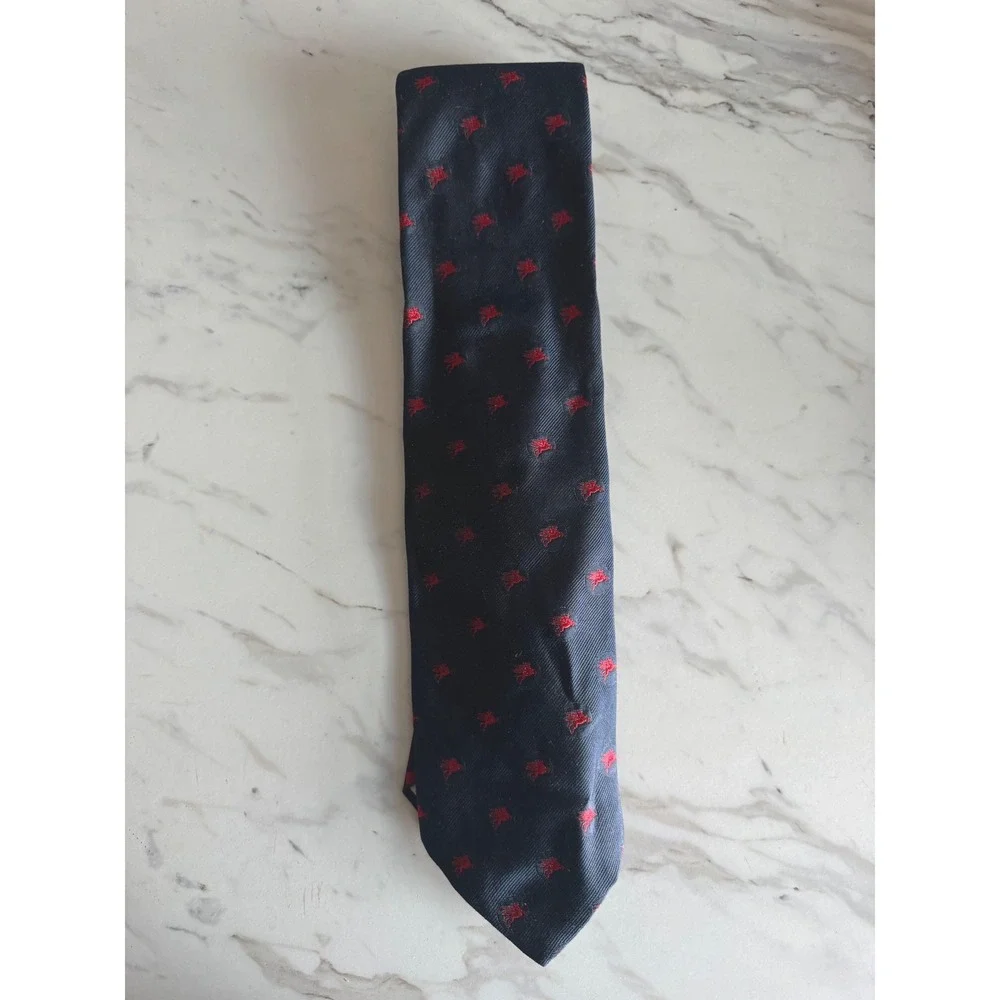 Vintage Wm Chelsea Ltd NY Mens Silk‎ Tie Navy Blue Red Pegasus Motif Equestrian